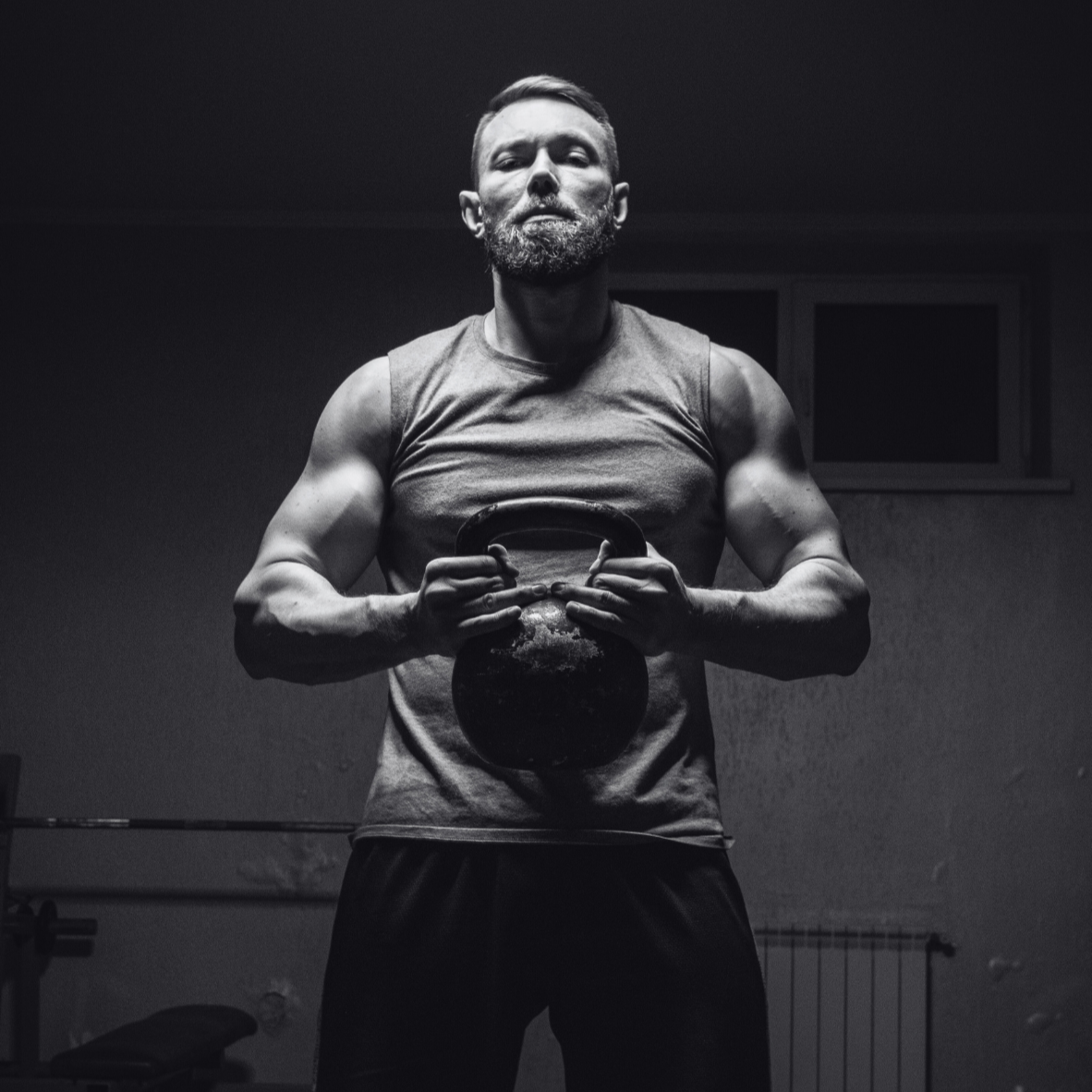 Kraftsportler mit Gewichten - Vorschau für Muskelaufbau Produktkategorie bei LPZ