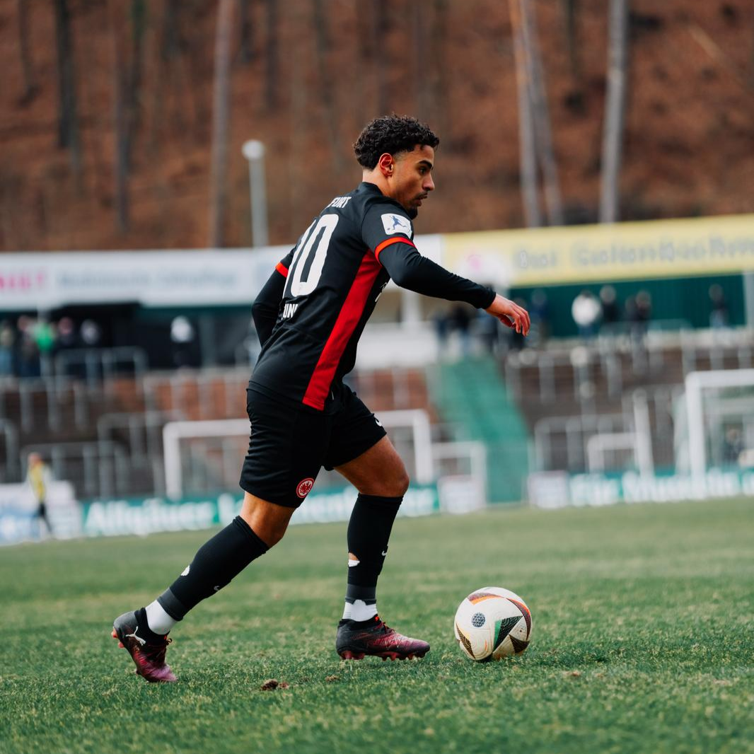 Fußballer im Spiel - LPZ Instagram